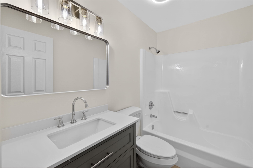 60 Laurelwood # 3 Unit: 32-3