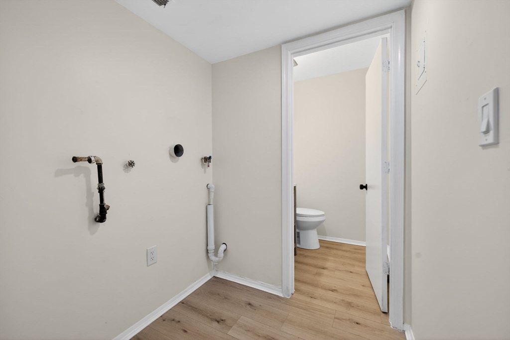 60 Laurelwood # 3 Unit: 32-3