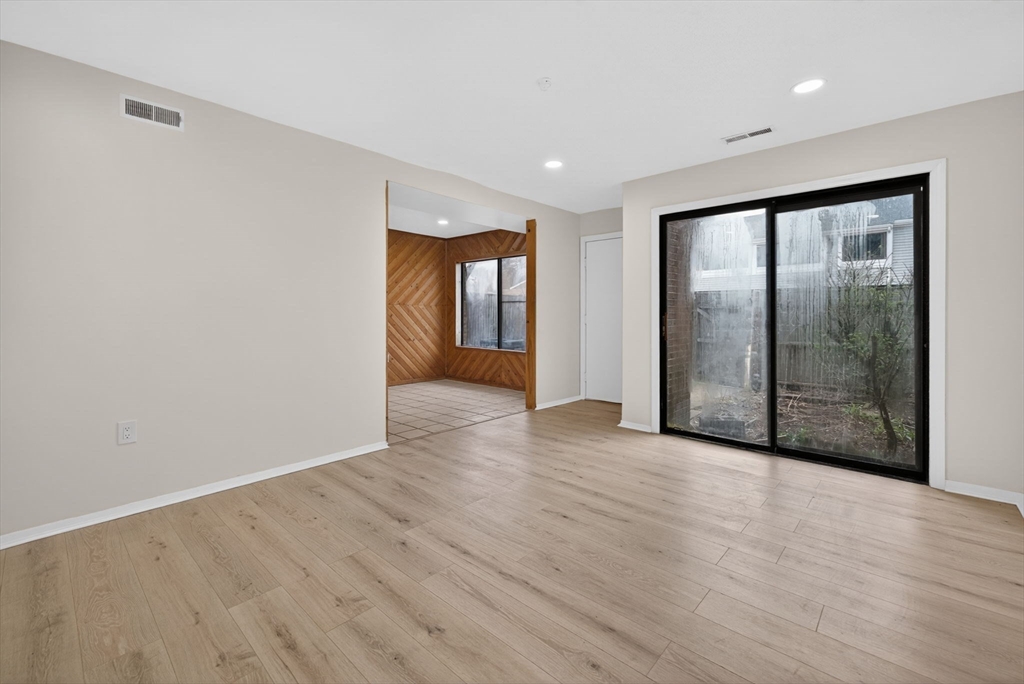 60 Laurelwood # 3 Unit: 32-3