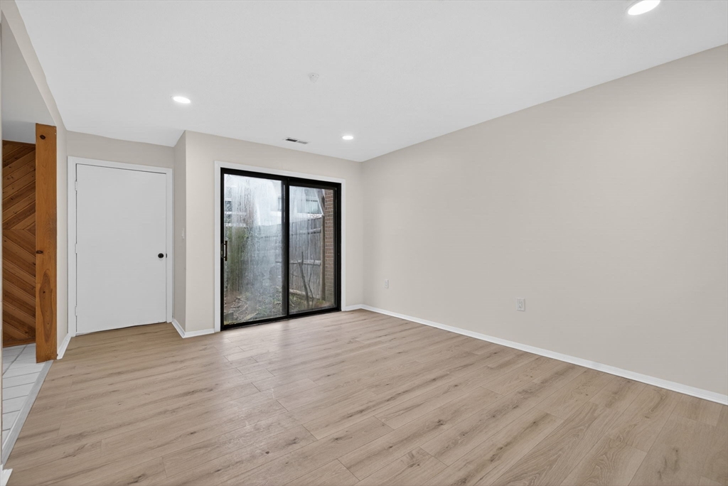 60 Laurelwood # 3 Unit: 32-3