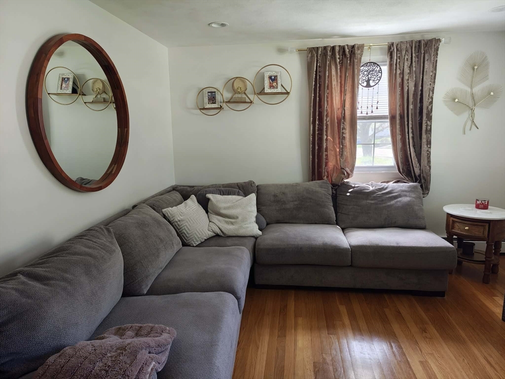 25 Manor Rd