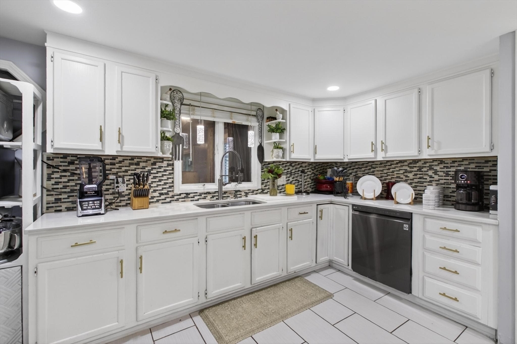 102 Thurber Avenue