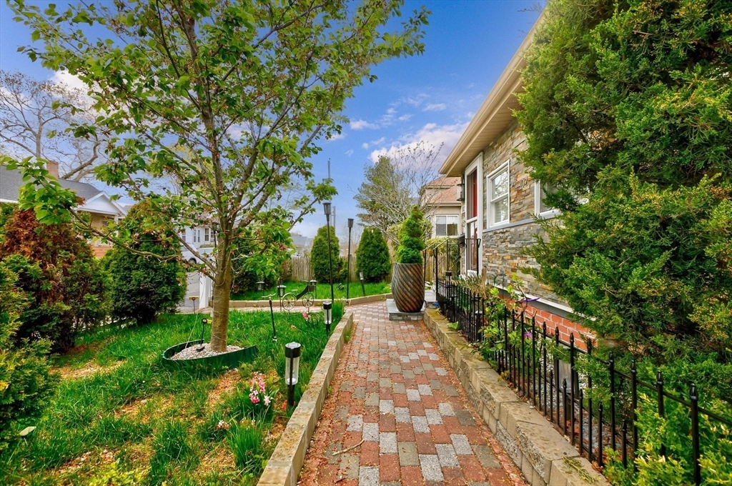 102 Thurber Avenue