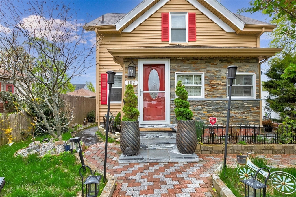 102 Thurber Avenue