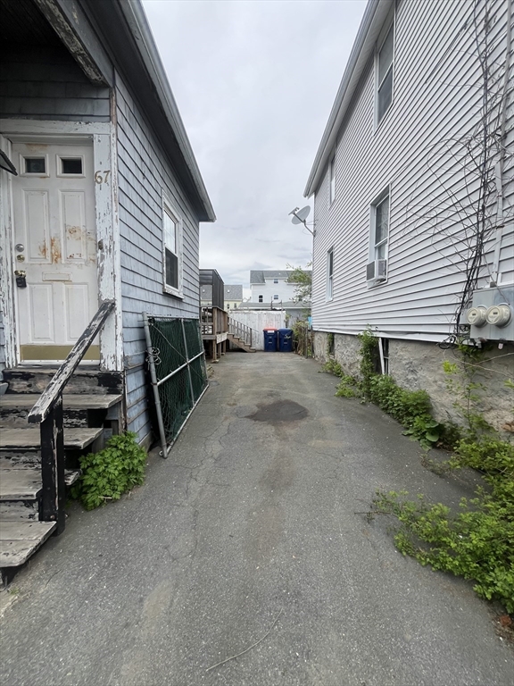 67 Delano St