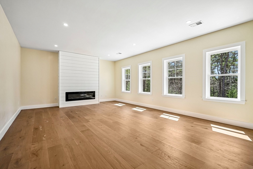 33 Seabiscuit Dr