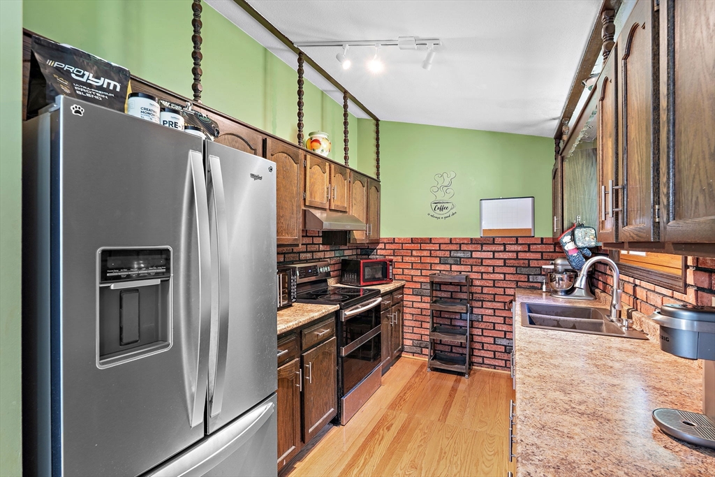 90 Oakmont Ave