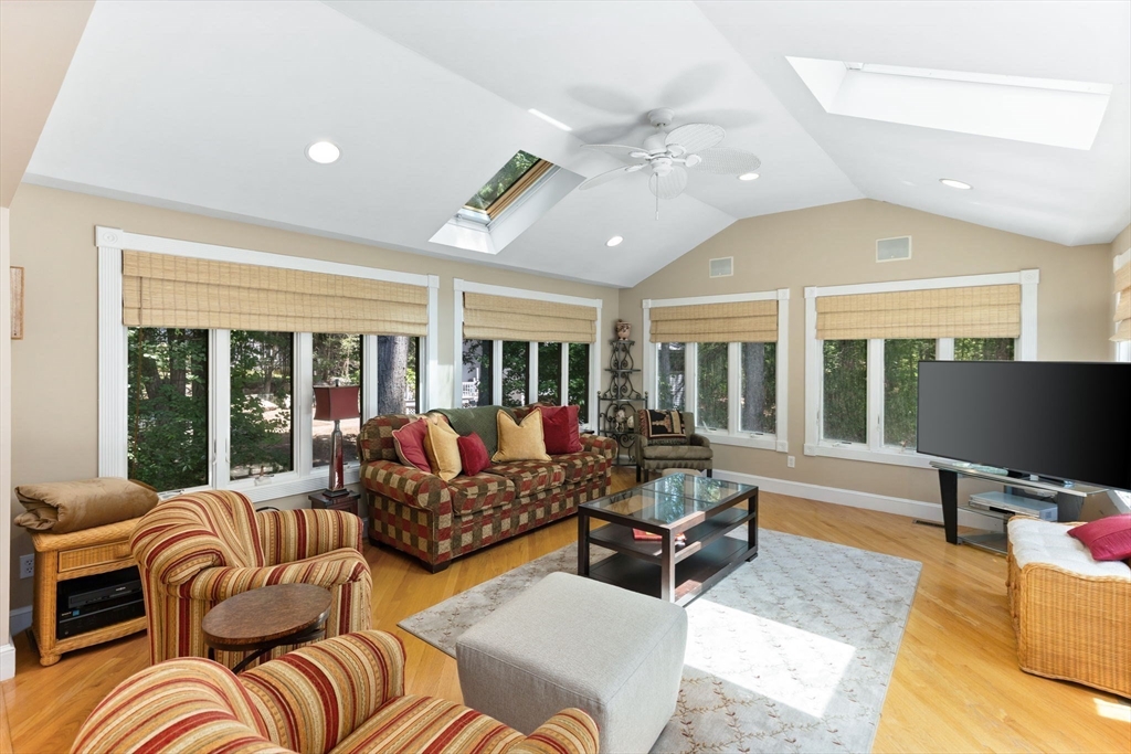 15 Pond View Cir