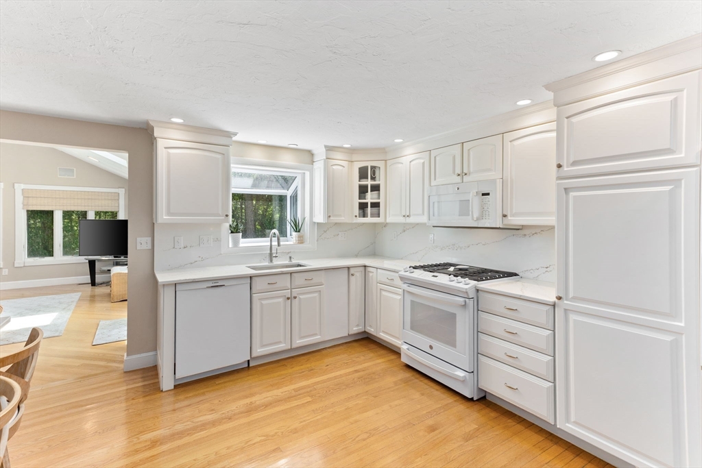 15 Pond View Cir