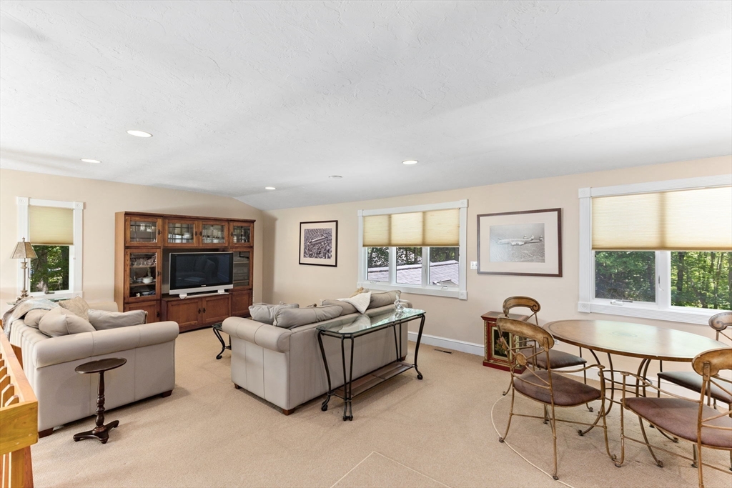 15 Pond View Cir