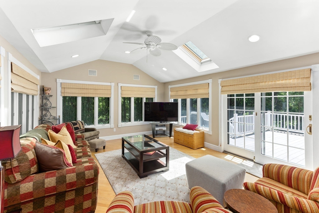 15 Pond View Cir