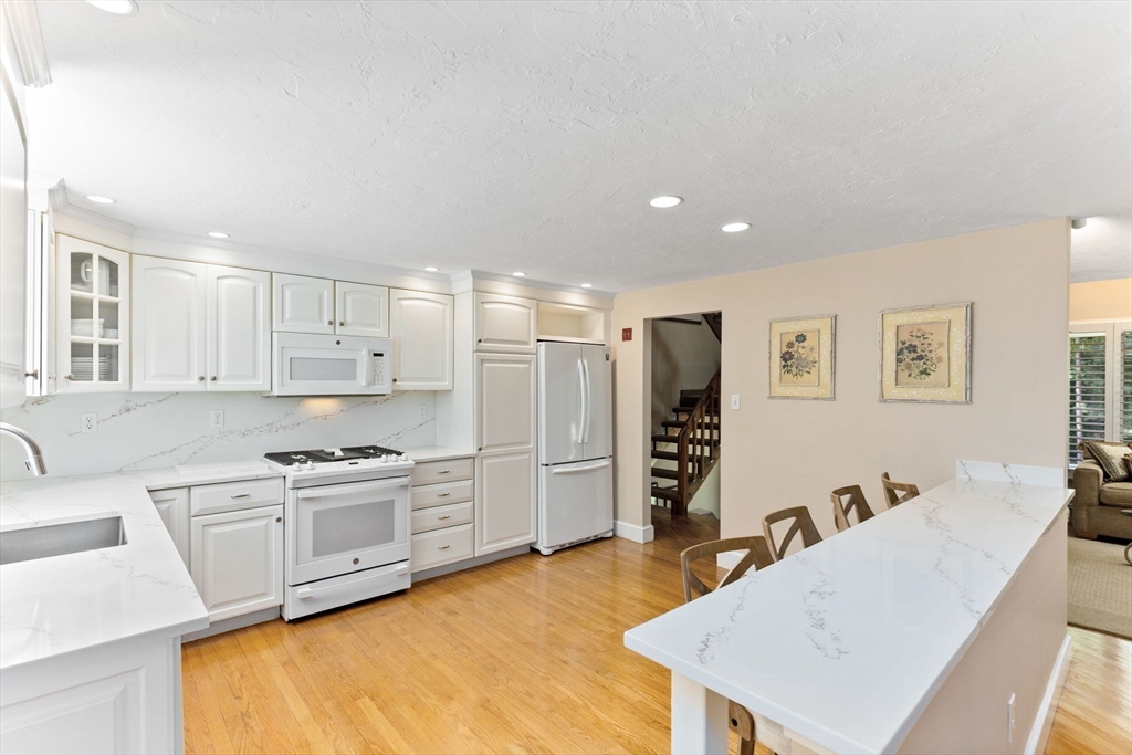 15 Pond View Cir