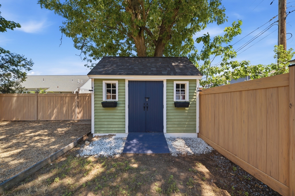 4 Dwight St