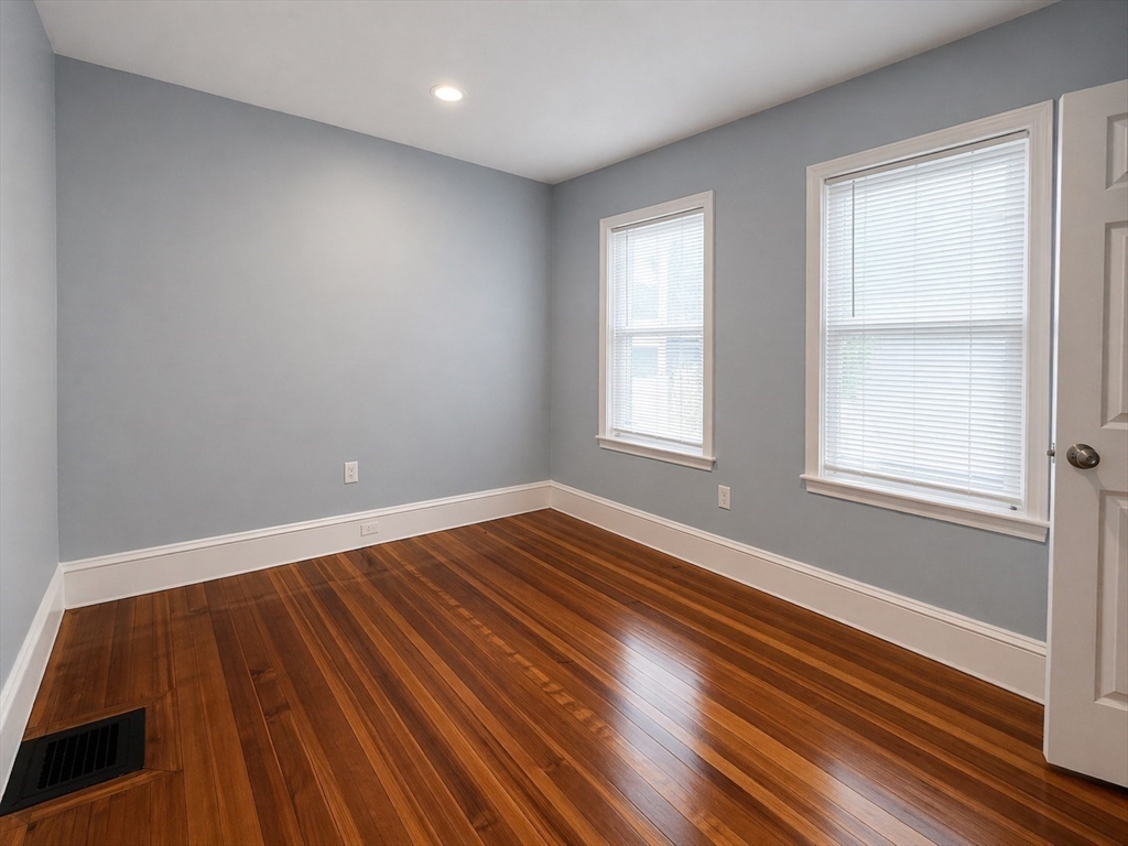 9 Nightingale St # 2