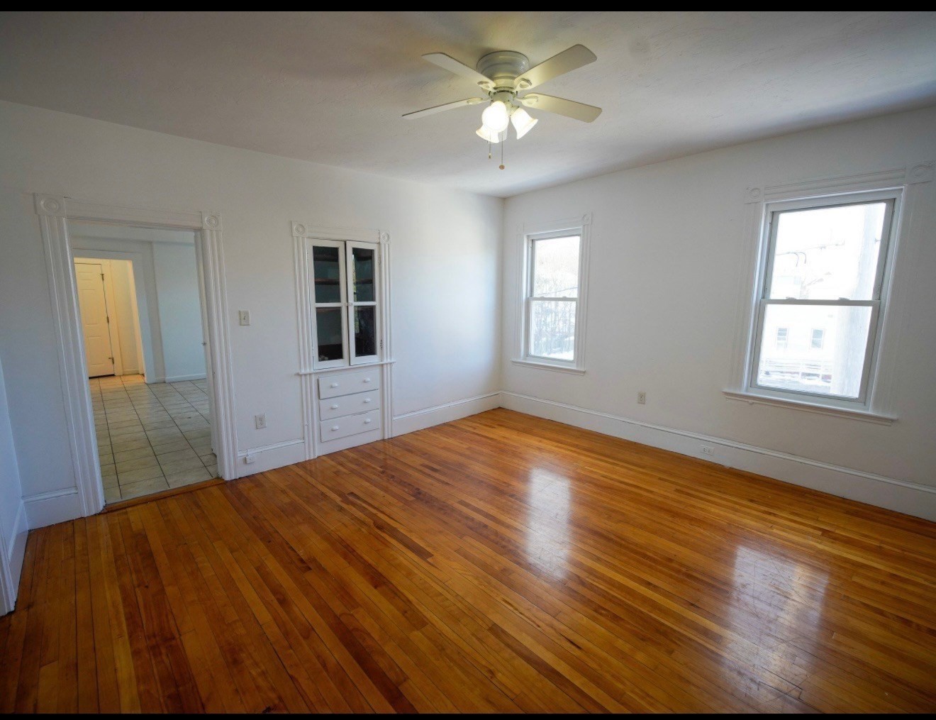 2-4 Greenwood St Unit: 3-Room