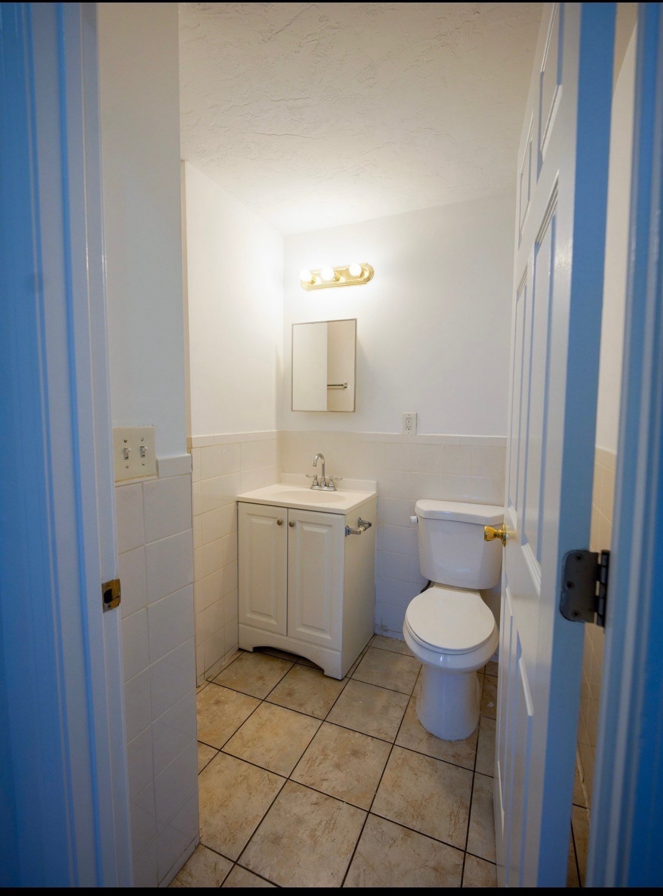 2-4 Greenwood St Unit: 3-Room