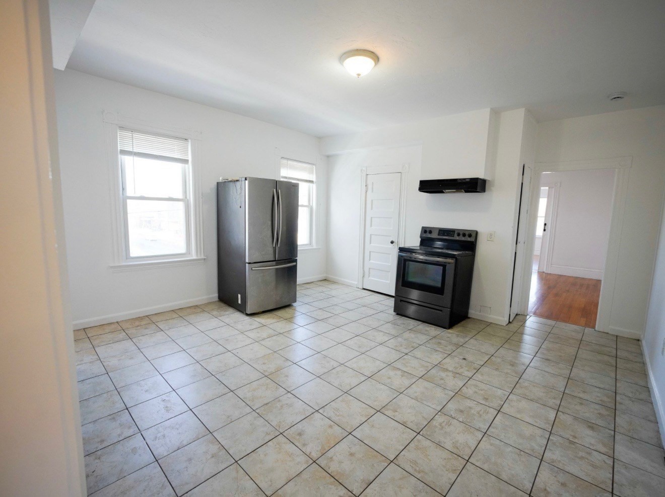 2-4 Greenwood St Unit: 3-Room