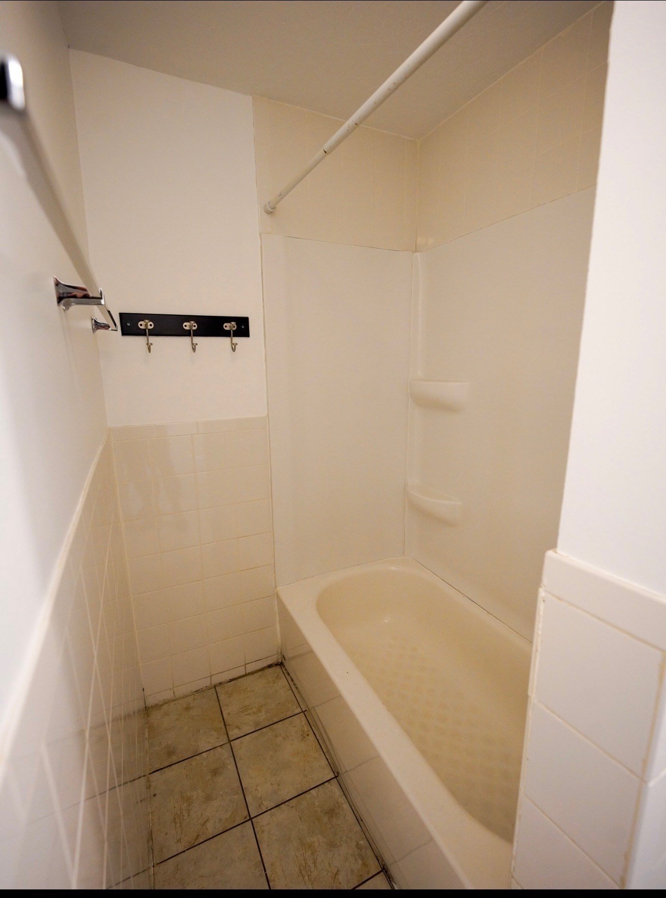 2-4 Greenwood St Unit: 3-Room