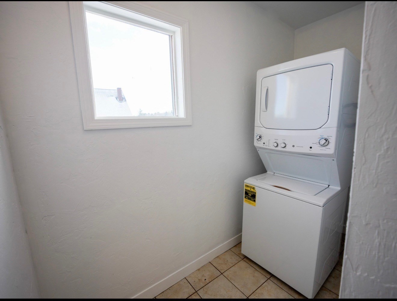 2-4 Greenwood St Unit: 3-Room