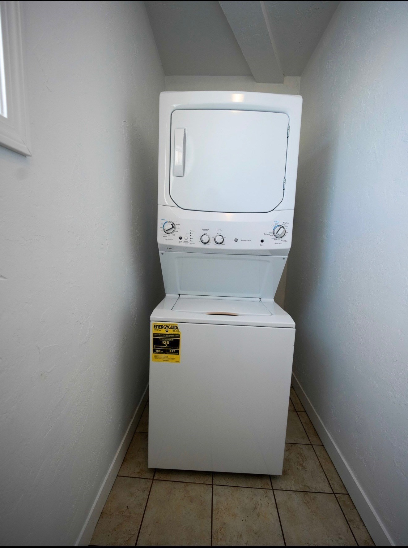 2-4 Greenwood St Unit: 3-Room