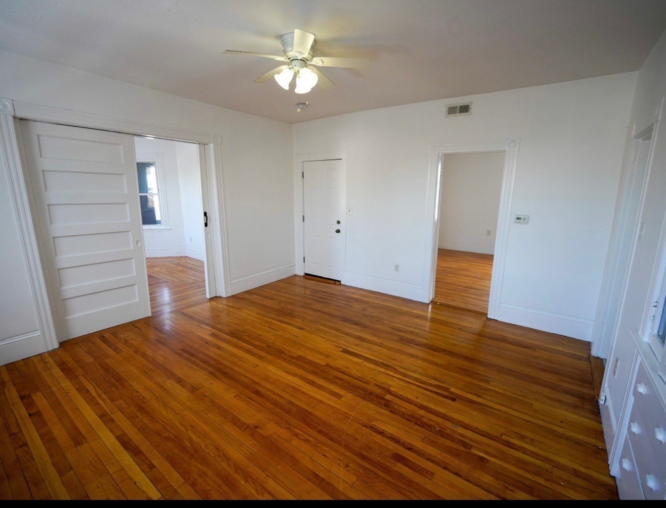 2-4 Greenwood St Unit: 3-Room