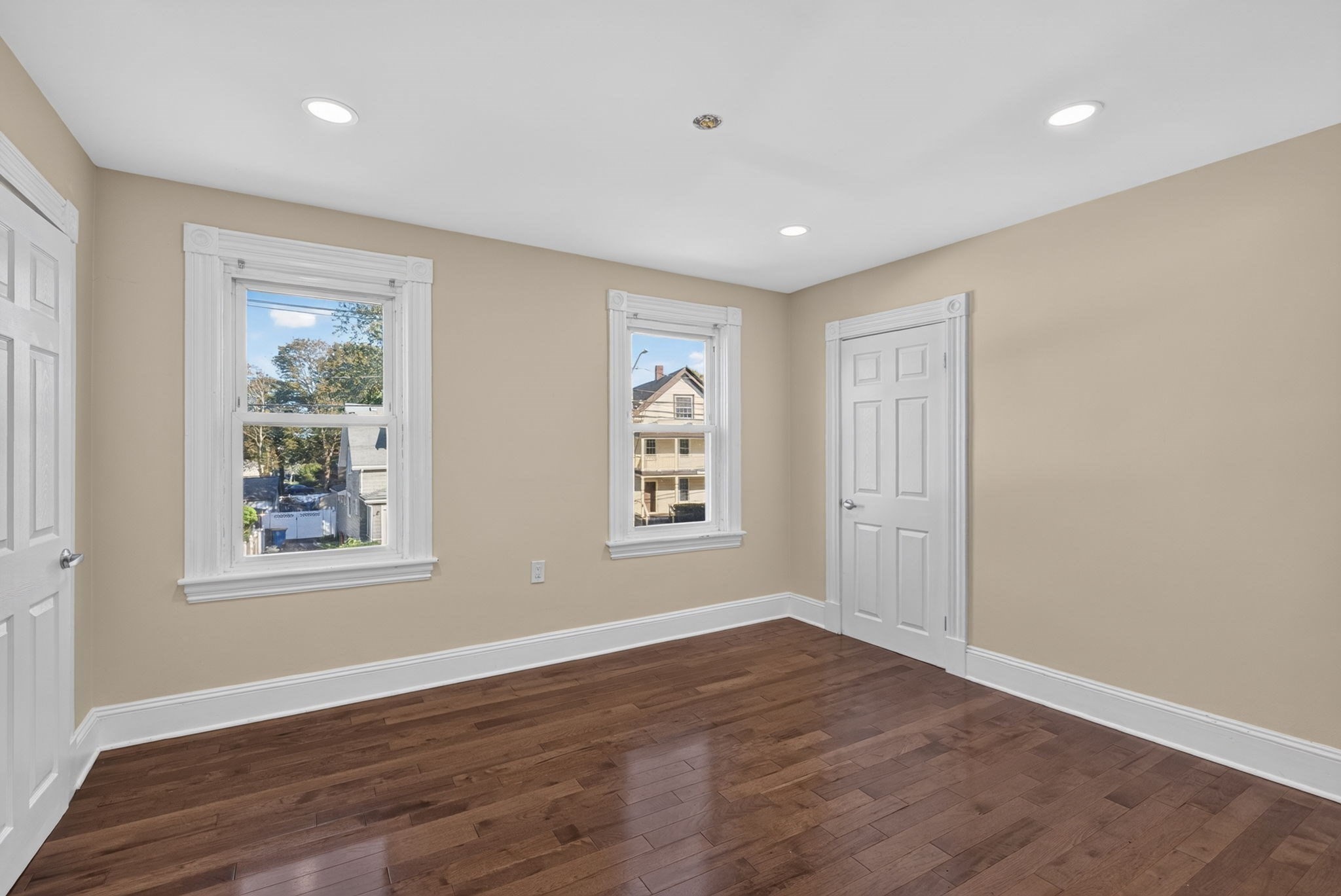 703 S Main St