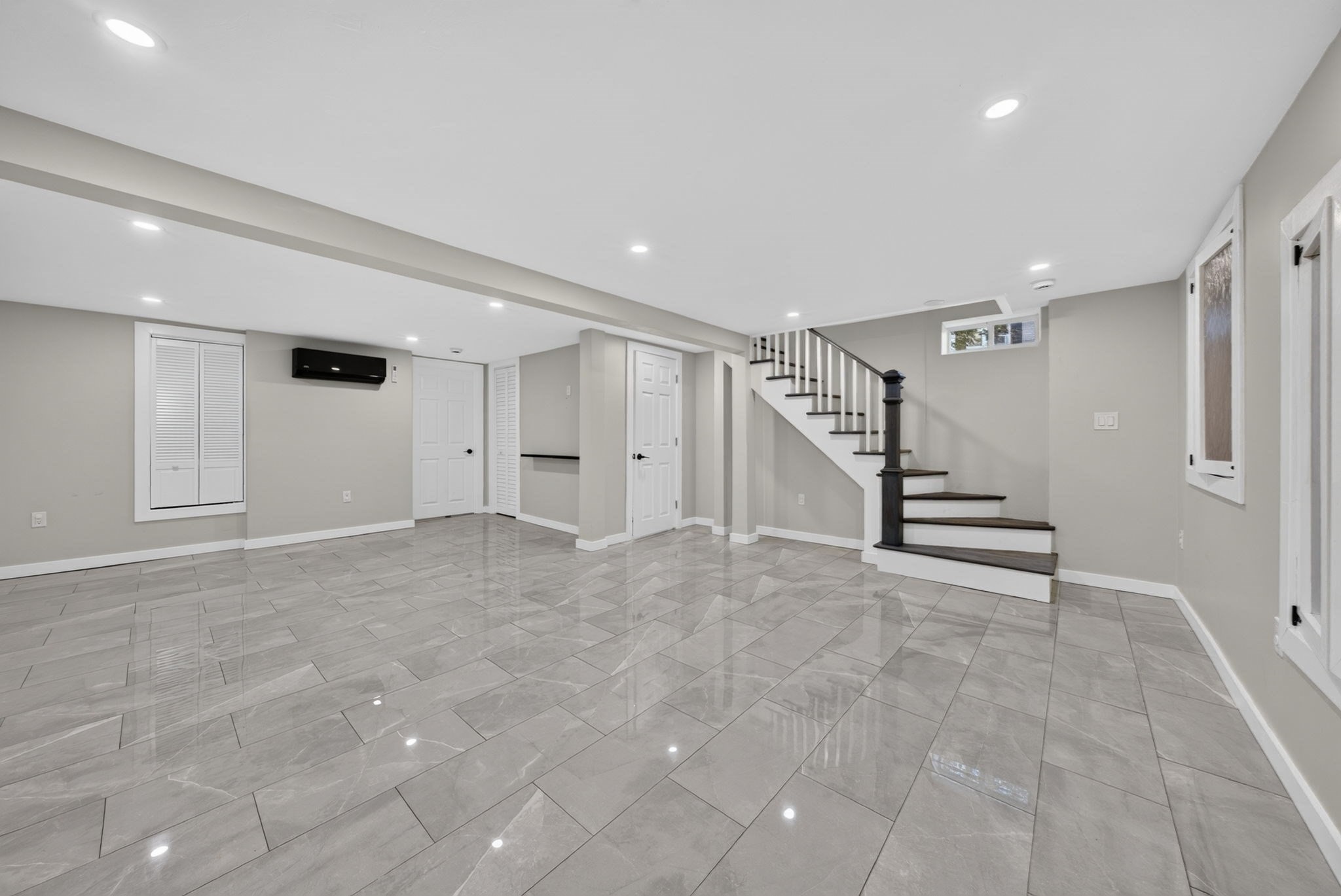 703 S Main St