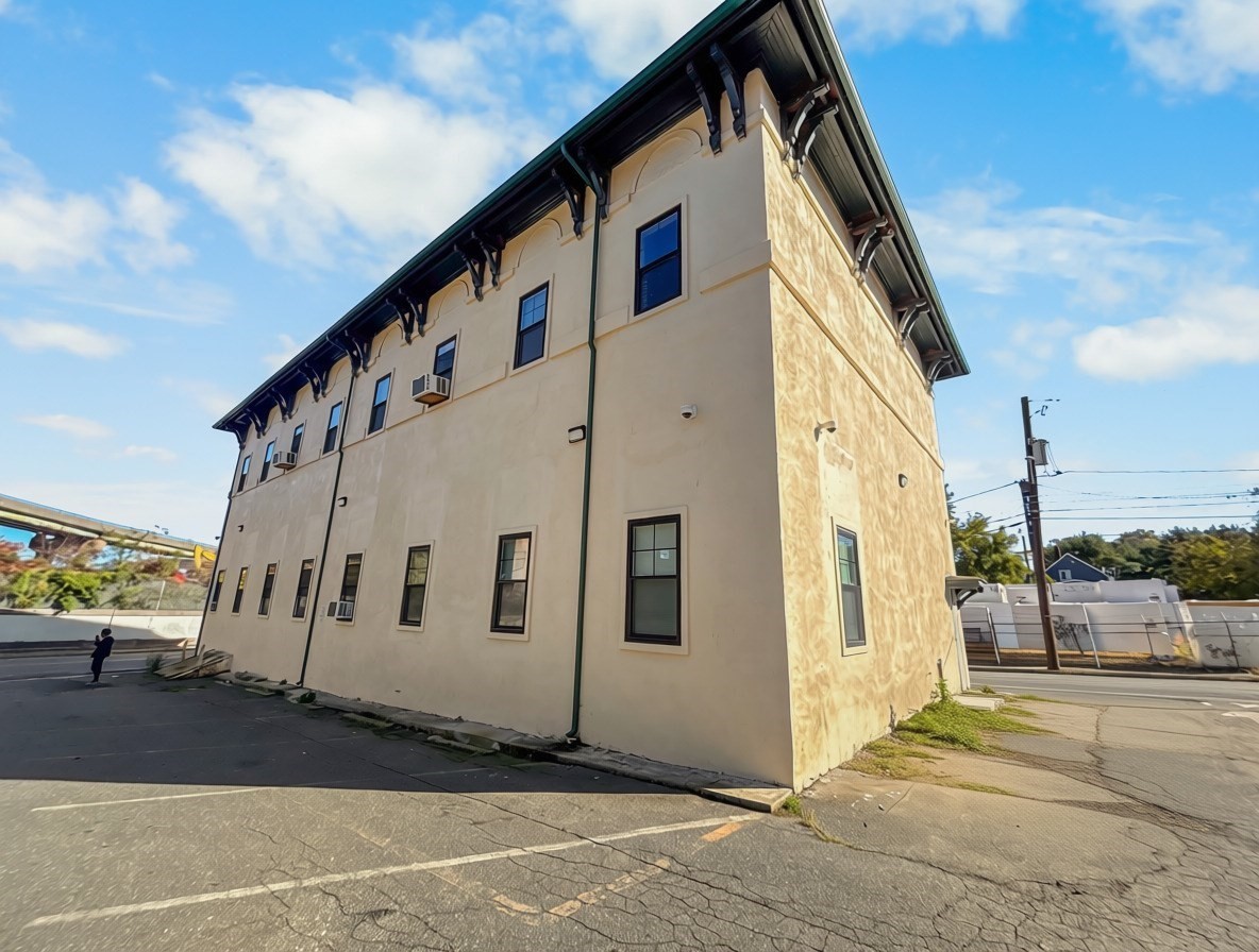 2031 Purchase St