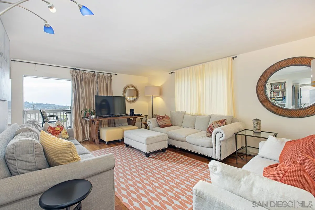 218 Turf View Dr