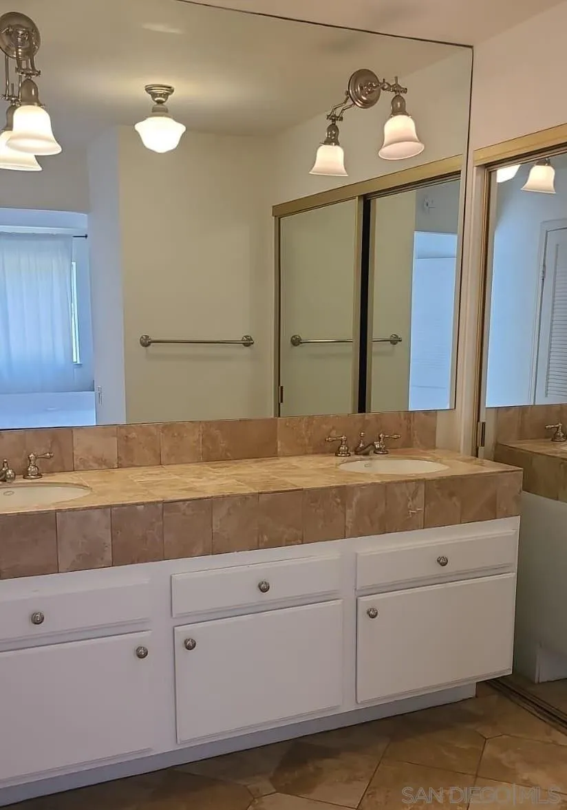 218 Turf View Dr