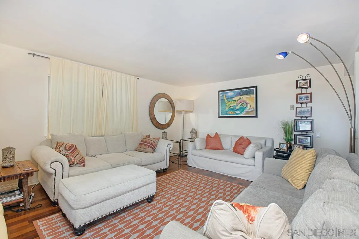 218 Turf View Dr