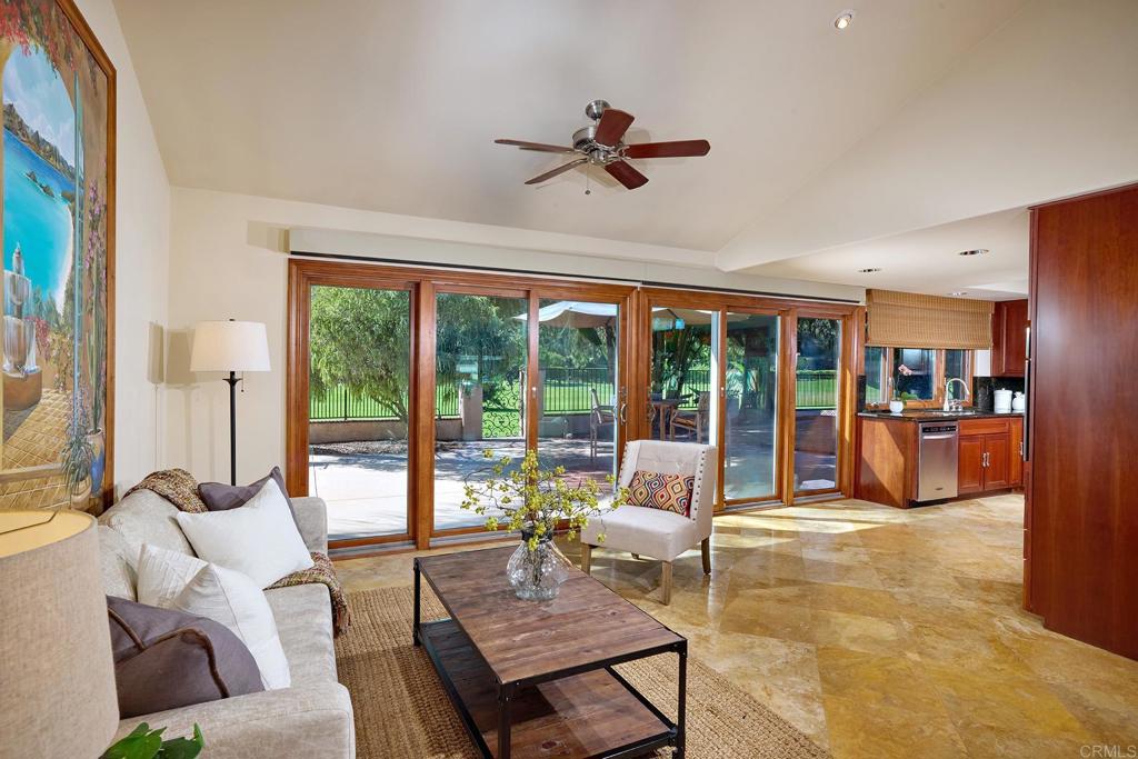 4032 Via Valle Verde
