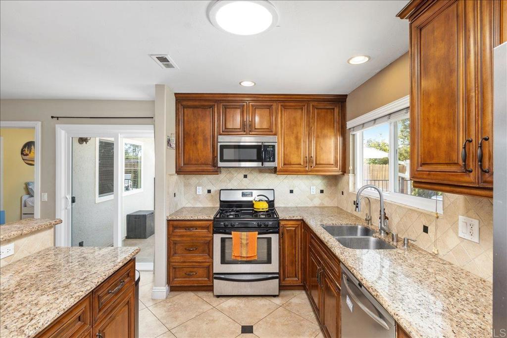 827 Bayberry Ct.