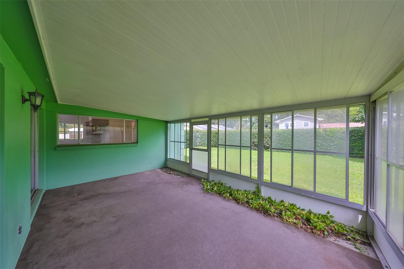 10902 CARROLLWOOD DR