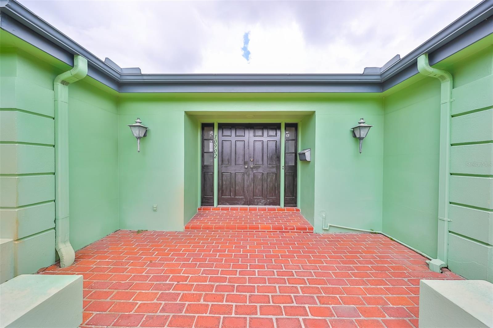 10902 CARROLLWOOD DR
