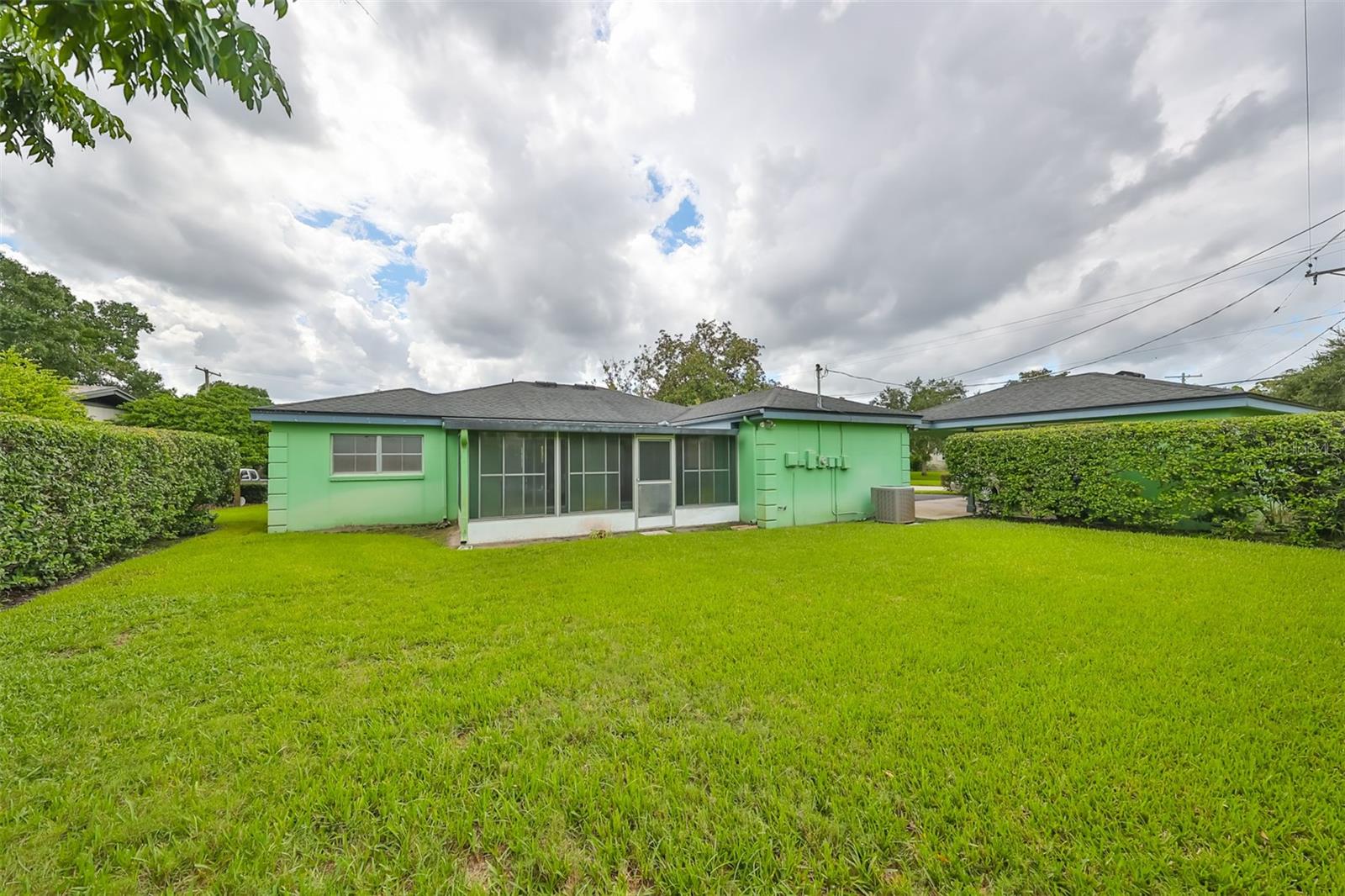 10902 CARROLLWOOD DR