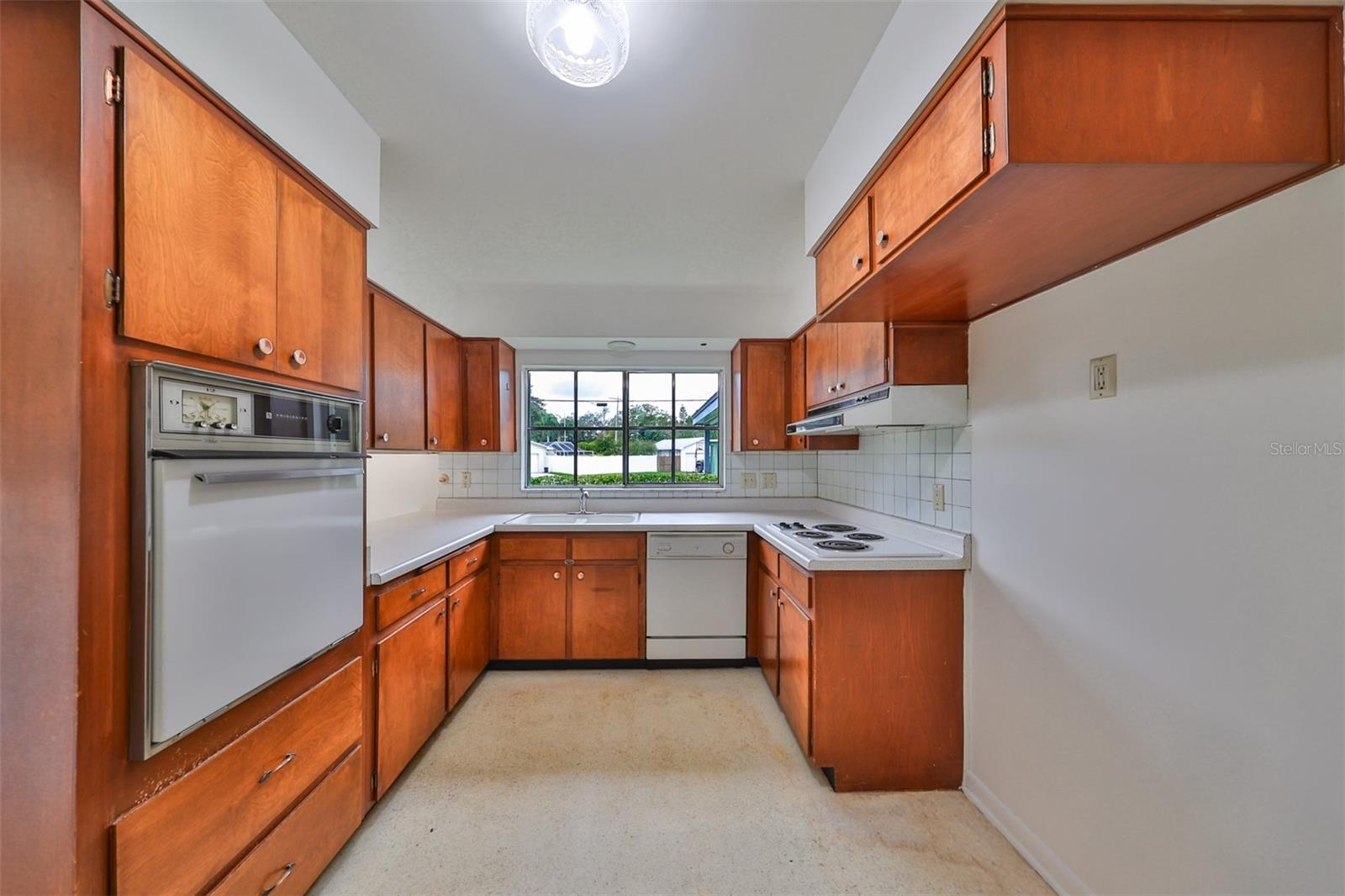 10902 CARROLLWOOD DR