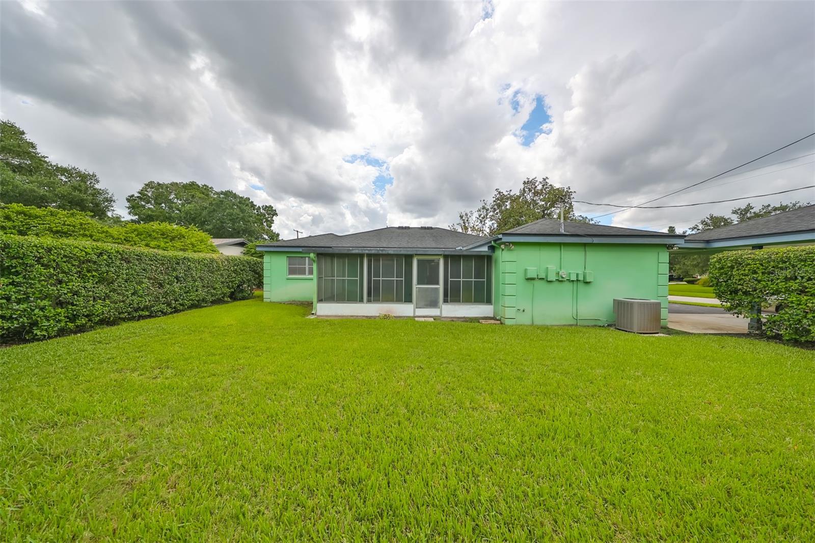 10902 CARROLLWOOD DR