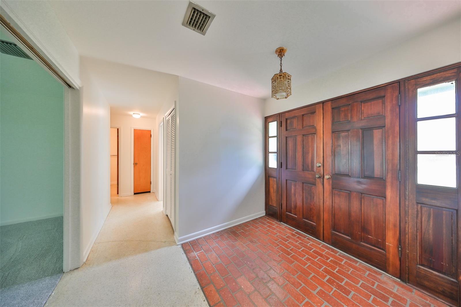 10902 CARROLLWOOD DR