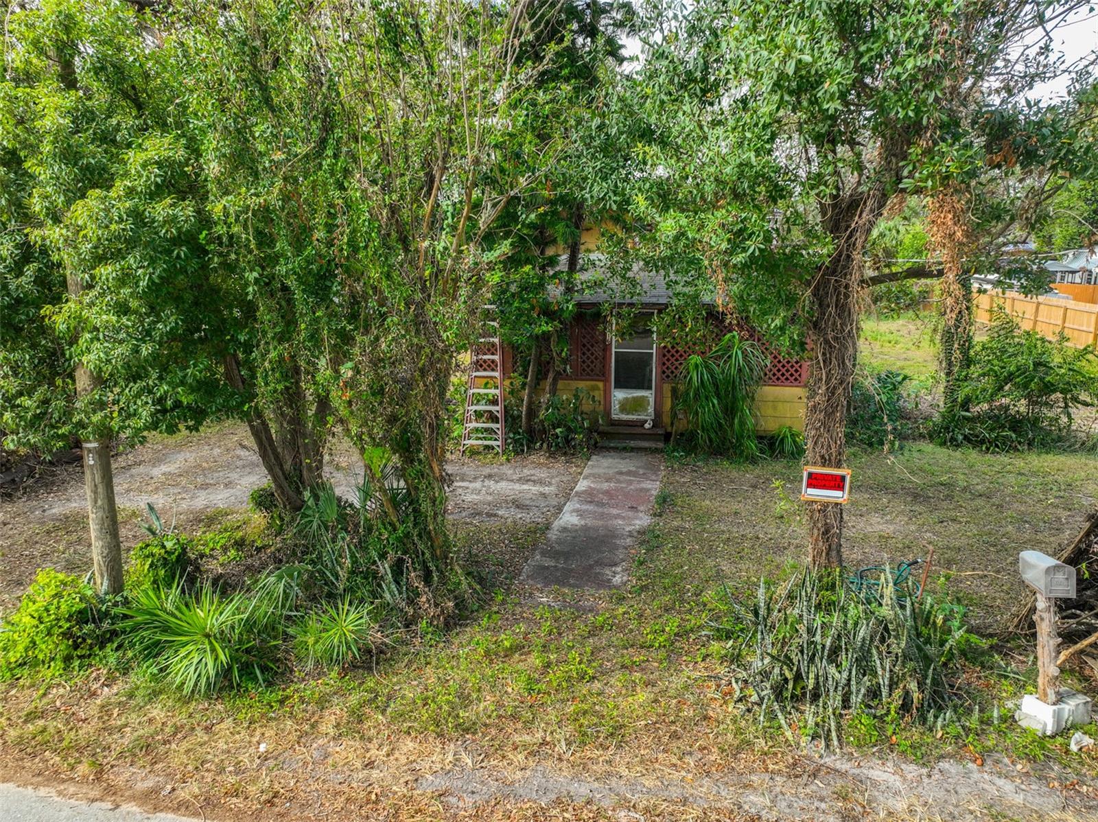 8316 N EDISON AVE