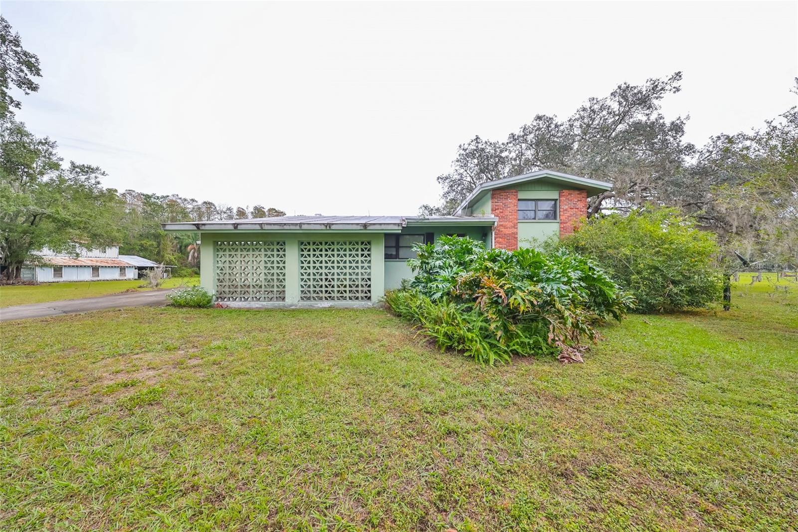 125 MEADOWS DR