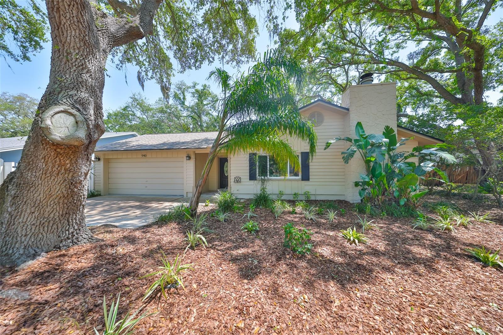 940 WOODLAND DR