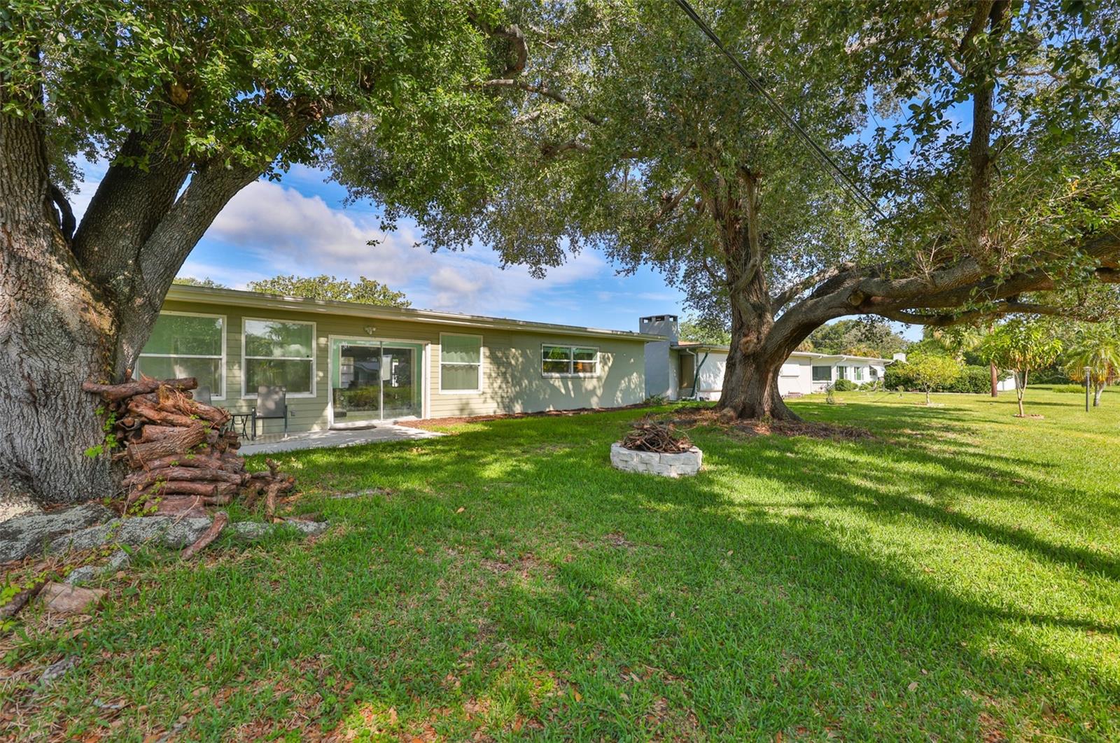2335 SURREY LN