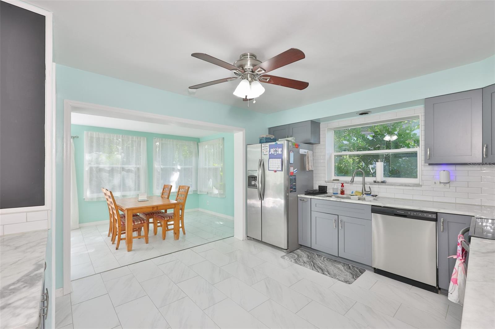 2335 SURREY LN