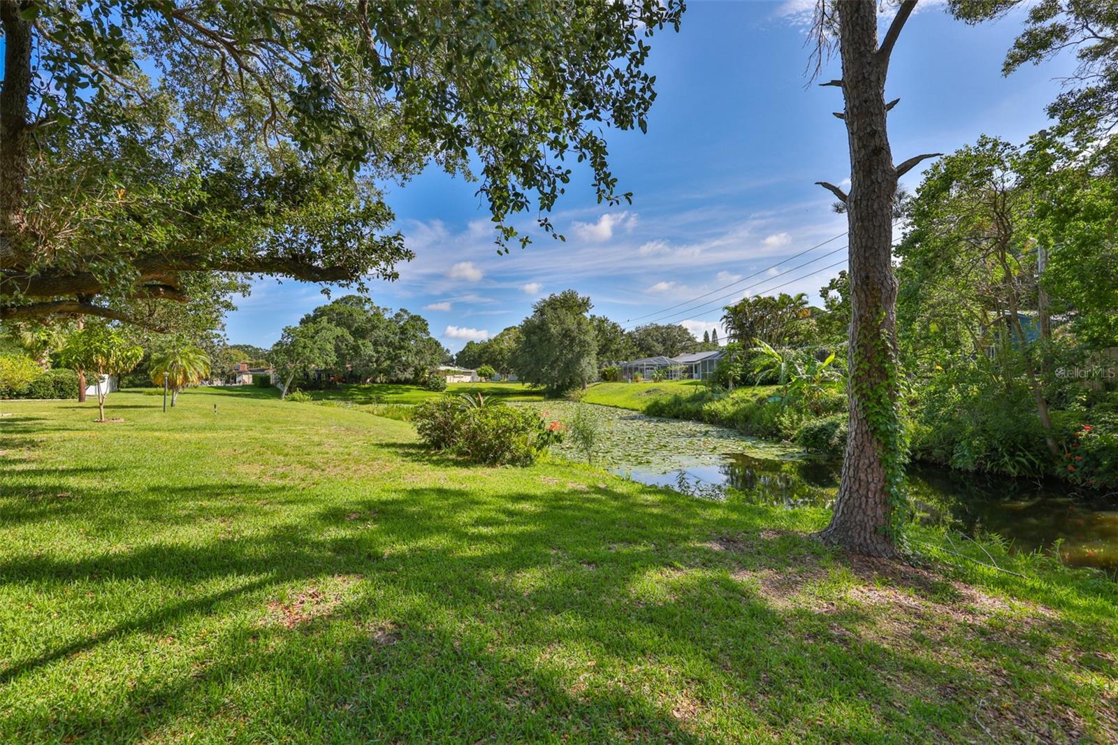 2335 SURREY LN
