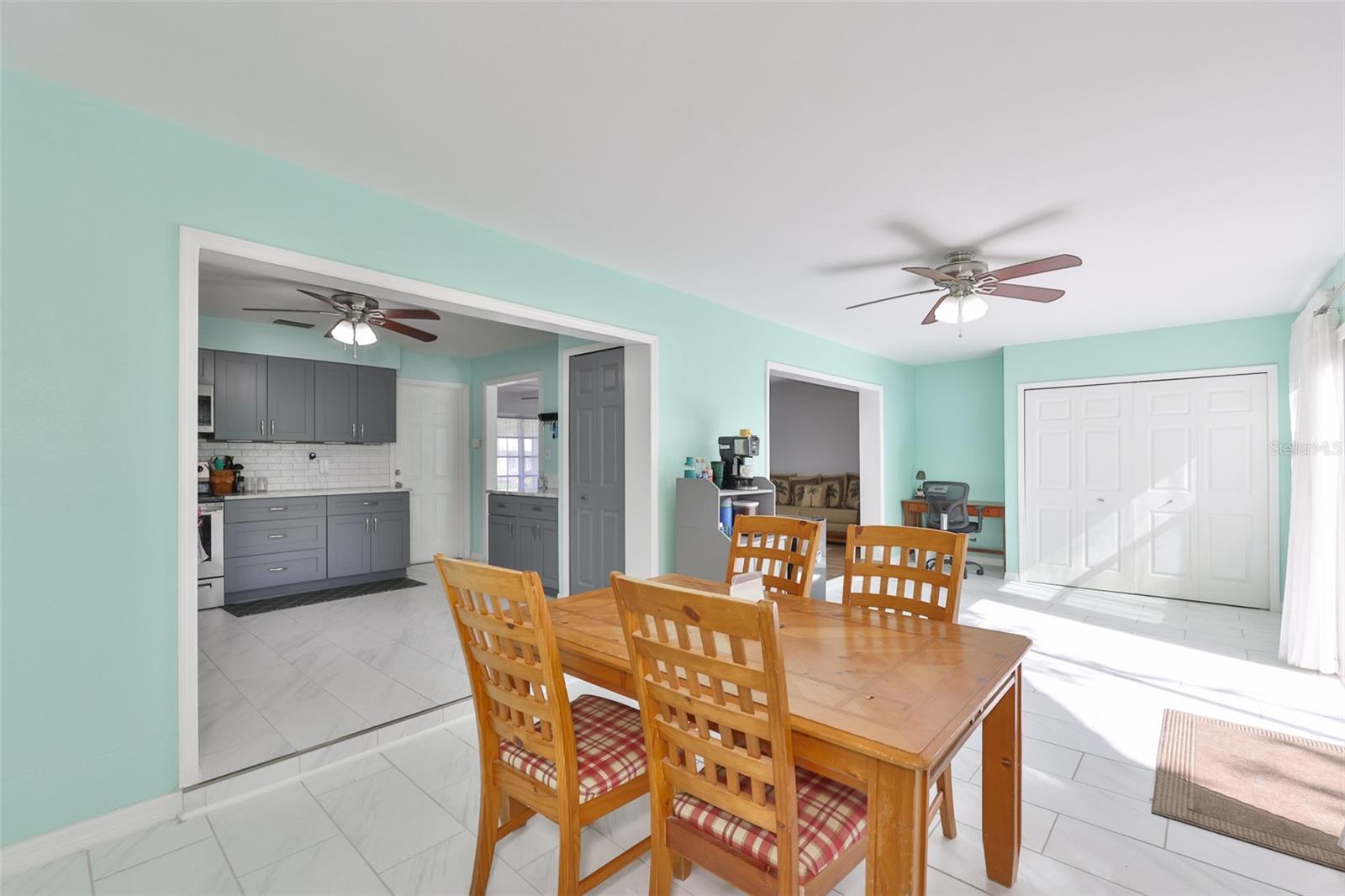 2335 SURREY LN