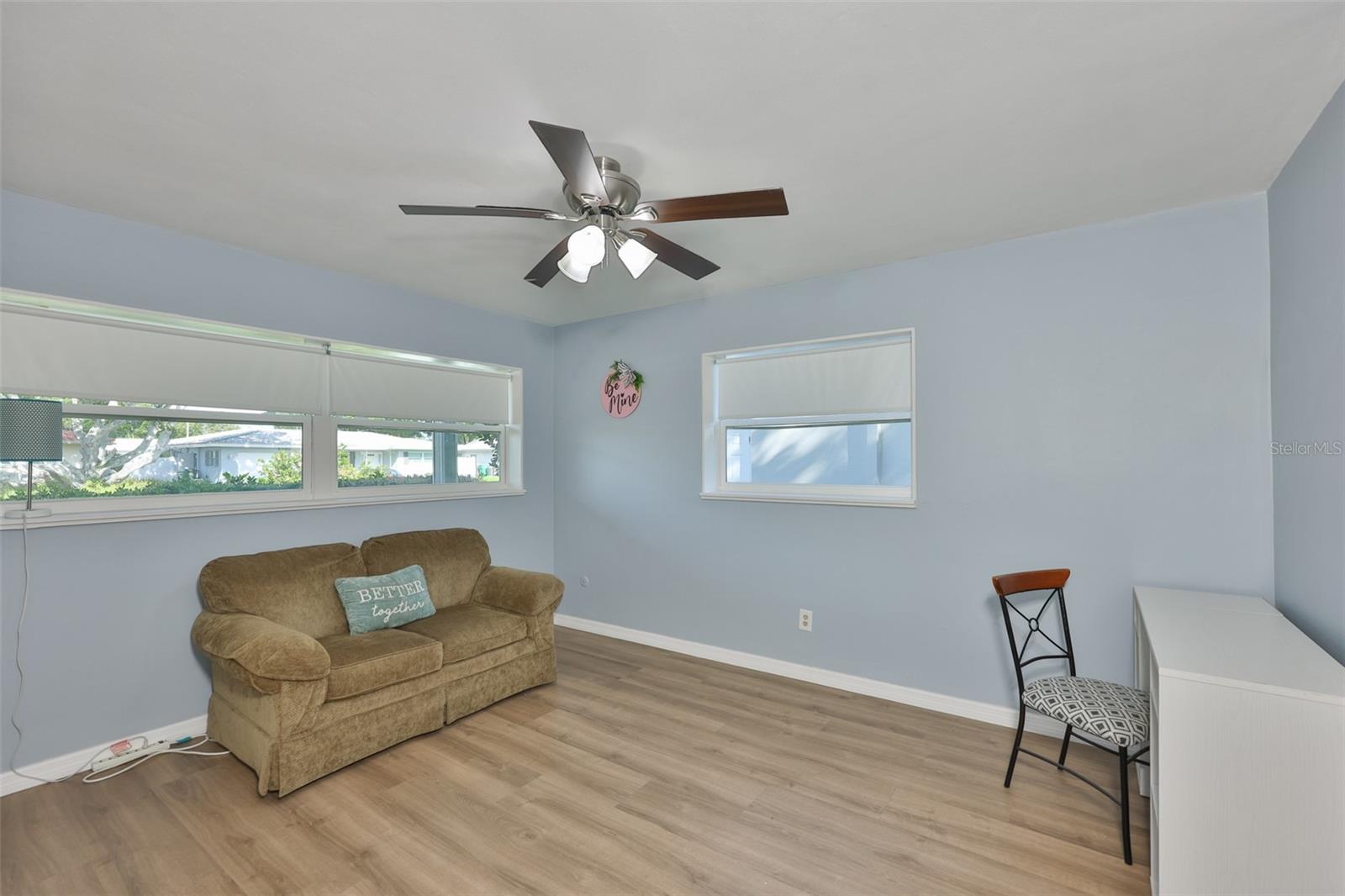 2335 SURREY LN