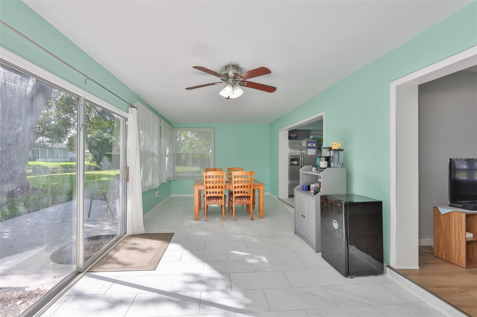 2335 SURREY LN