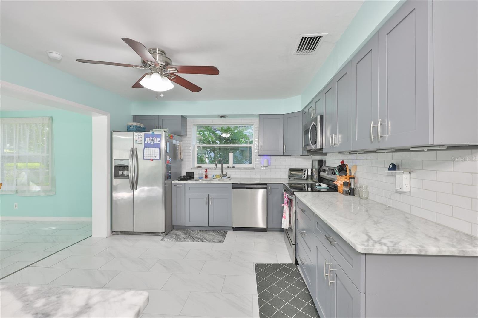 2335 SURREY LN