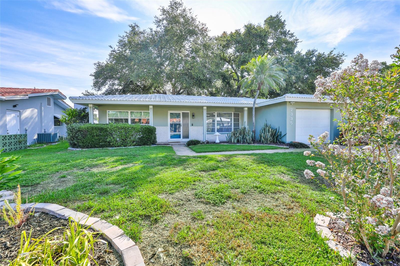 2335 SURREY LN